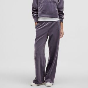 Lululemon Scuba Mid-Rise Wide-Leg Pant Velvet in Nightfall Small